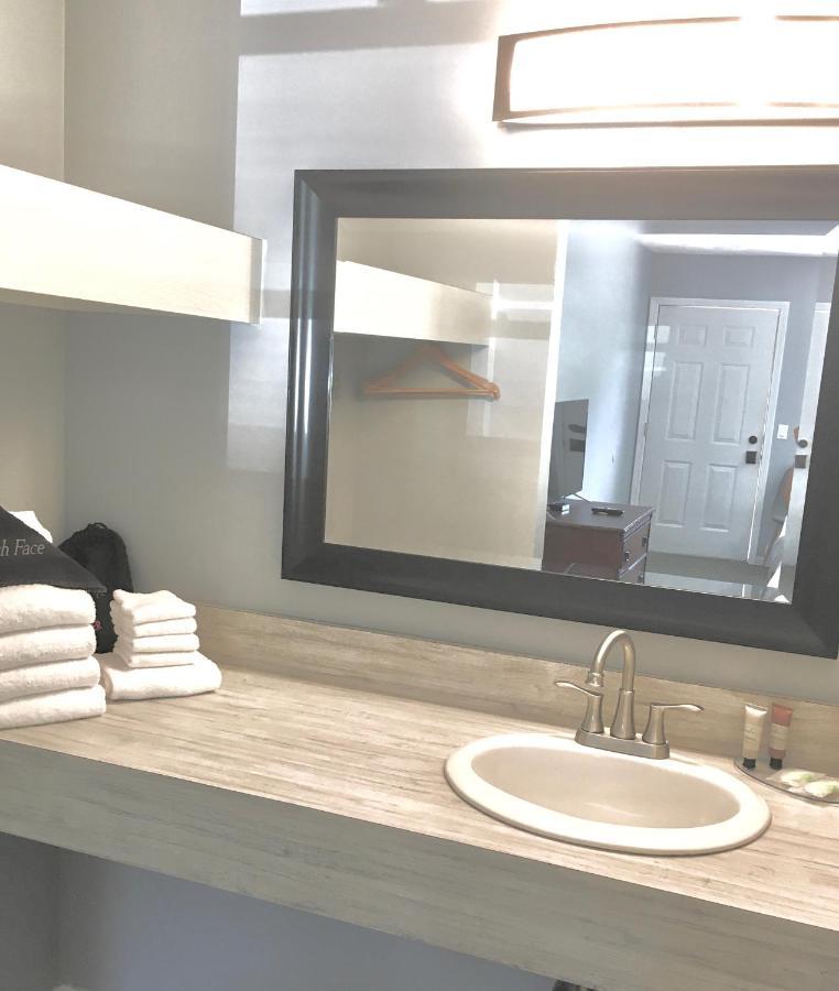 Empire Lakeshore Inn المظهر الخارجي الصورة